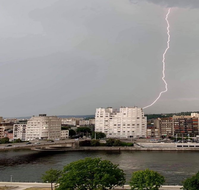 Çöl Sıcaklarının Ardından Dolu Vurdu