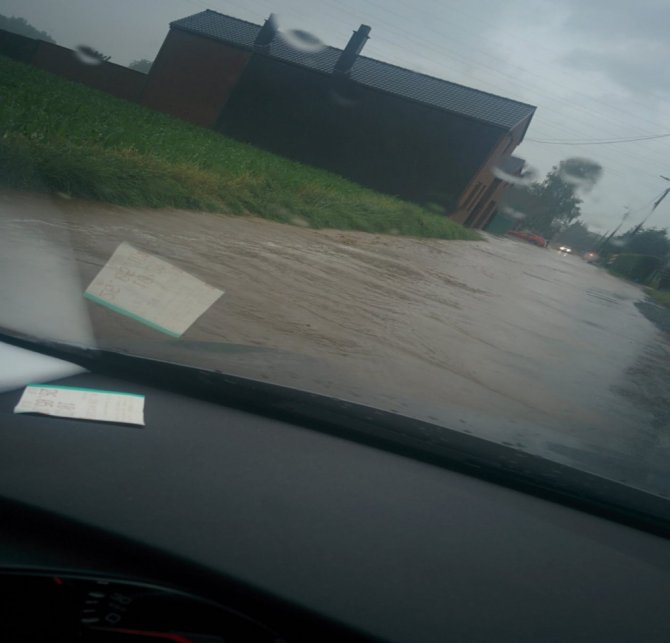 Çöl Sıcaklarının Ardından Dolu Vurdu