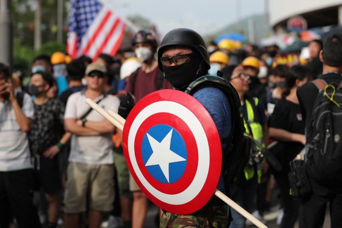 Hong Kong’da Göstericiler Ve Polis Yine Çatıştı