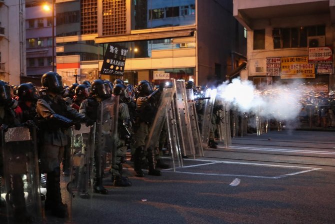 Hong Kong’da Protestolara Polis Müdahalesi