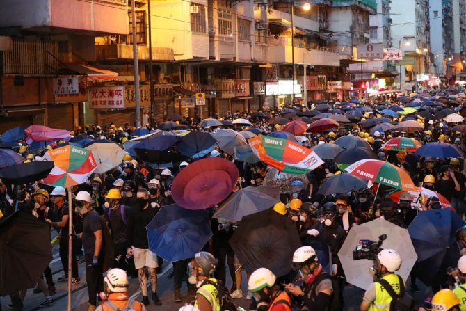 Hong Kong’da Protestolara Polis Müdahalesi