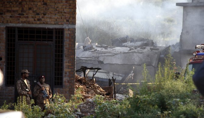 Pakistan’da Uçak Düştü: En Az 17 Ölü