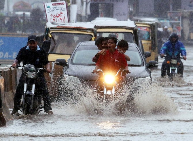 Pakistan’daki Sel Felaketinde Ölü Sayısı 17’ye Yükseldi