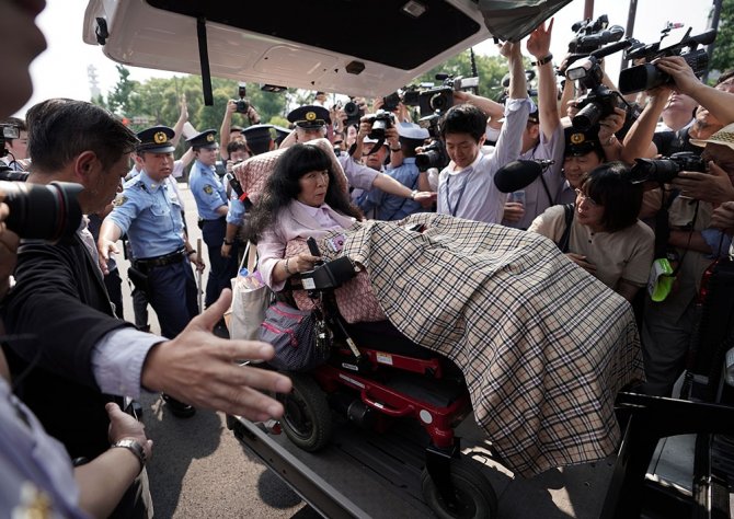 Japon İmparatorundan Parlamentoya Tekerlekli Sandalye Düzeneği