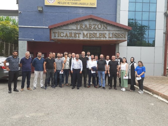 Trabzon’da Emlakçı Ve Emlakçı Adayları Kameralı Sınavda Terledi