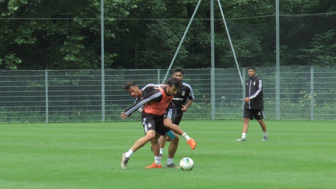 Beşiktaş Yağmur Altında Çalıştı
