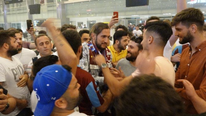 Trabzonsporlu Yusuf Yazıcı’ya Coşkulu Uğurlama