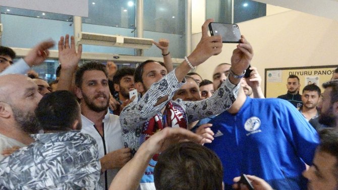 Trabzonsporlu Yusuf Yazıcı’ya Coşkulu Uğurlama