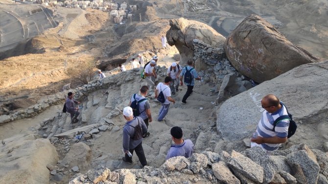 Müslümanlar Sevr Mağarası’na Akın Ediyor