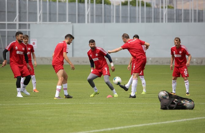 Yiğido Beşiktaş’a Bileniyor