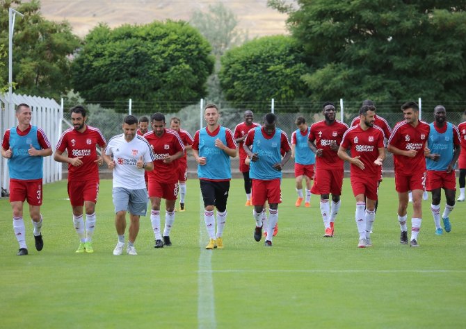 Yiğido Beşiktaş’a Bileniyor