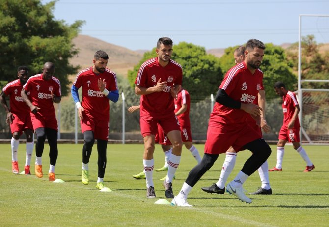 Servet Çetin: “Sivasspor Ligde Olmazsa Olmaz”