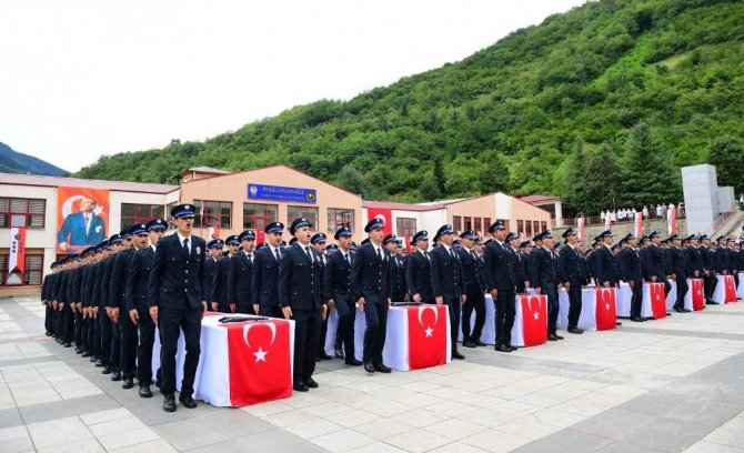 Trabzon Polis Meslek Eğitim Merkezi 23. Dönem Mezunlarını Verdi