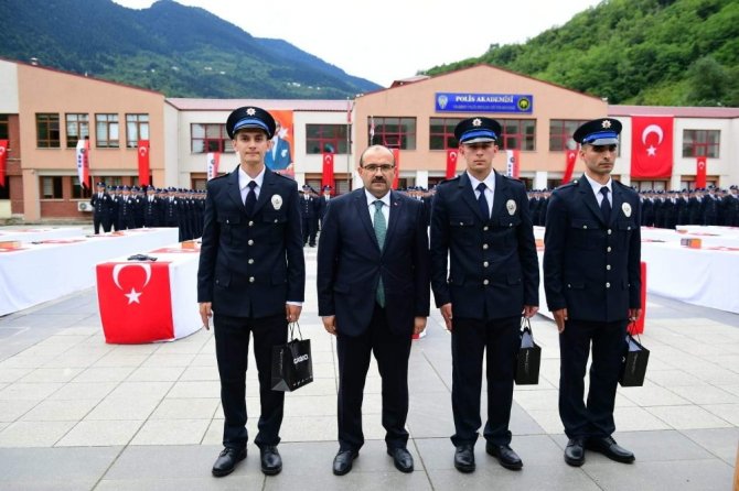 Trabzon Polis Meslek Eğitim Merkezi 23. Dönem Mezunlarını Verdi