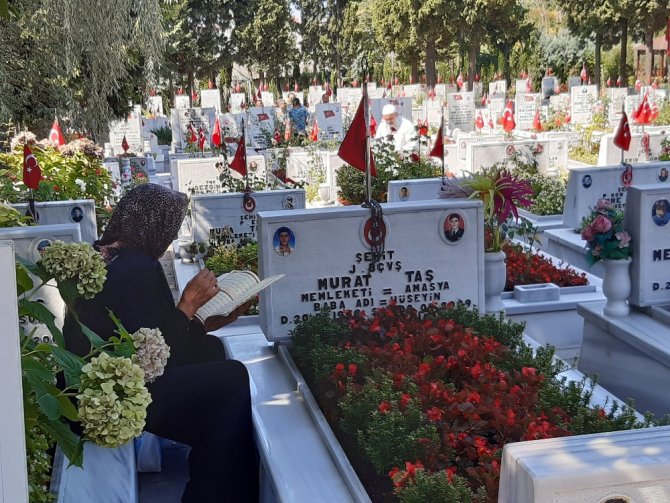 Edirnekapı Şehitliği’nde Kurban Bayramı Arifesinde Hüzün Vardı 