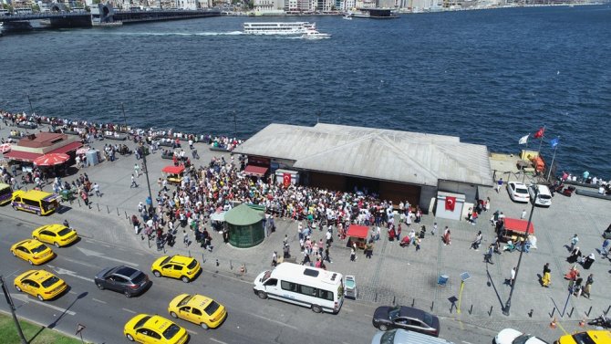 İstanbullular Adalar İskelesi’ne Akın Etti