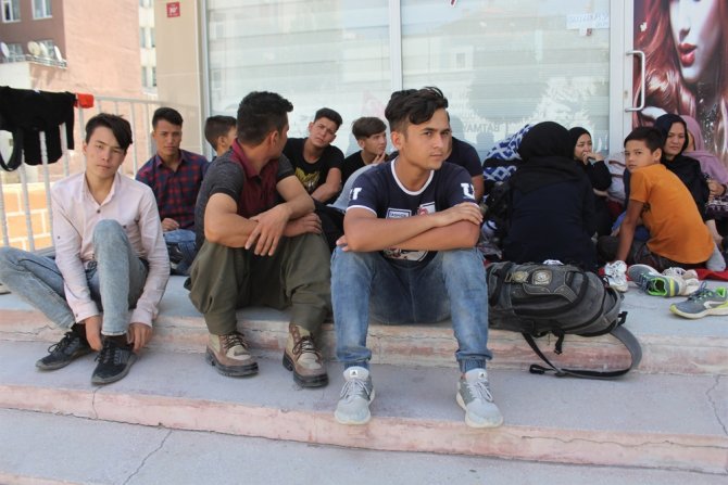 Göçmenleri ‘Ankara’ Diye Van’a Bıraktılar