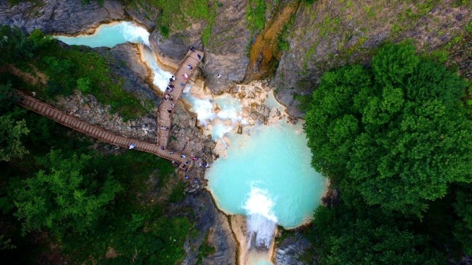 Karadeniz’de Tek Olan Mavi Göl’de Bayram Yoğunluğu