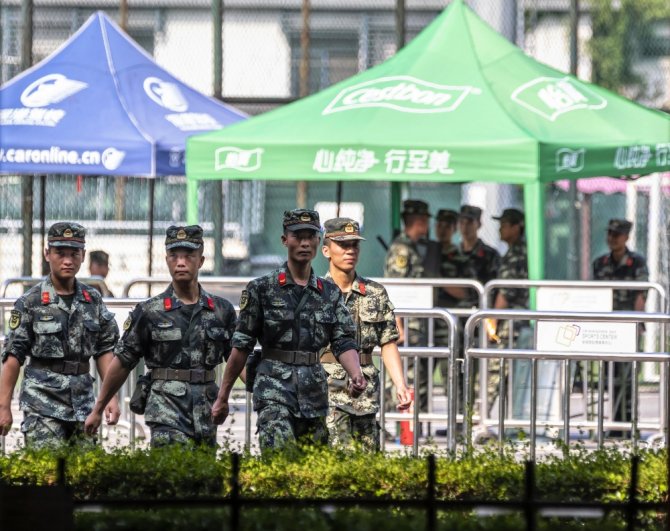 Çin’de Gövde Gösterisi Gibi Tatbikat