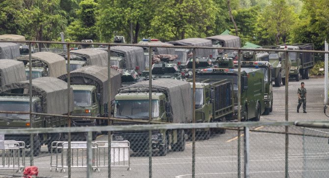 Çin’de Gövde Gösterisi Gibi Tatbikat