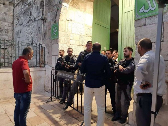 İsrail Askerleri Mescid-i Aksa’da 2 Filistinliyi Yaraladı