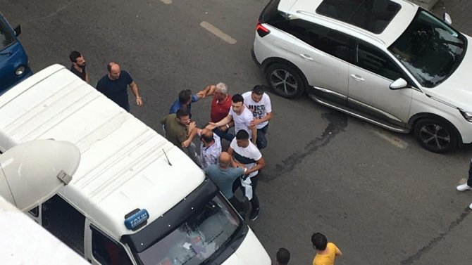 Trabzon’da Trafikteki Tartışma Cep Telefonu Kameralarına Yansıdı