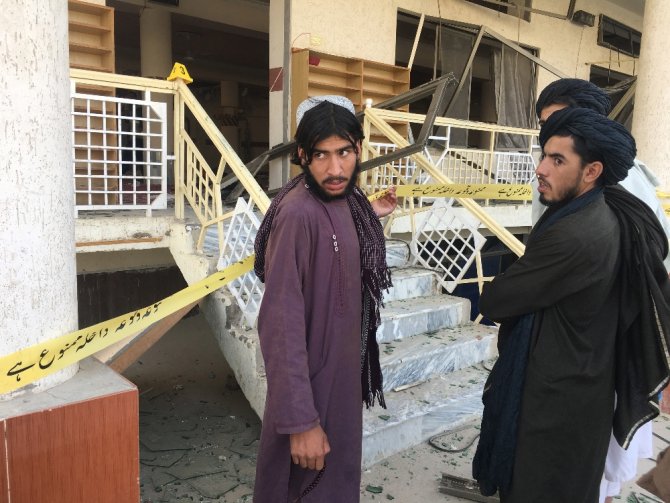 Pakistan’daki Cami Saldırısında Taliban Liderinin Kardeşi Öldü