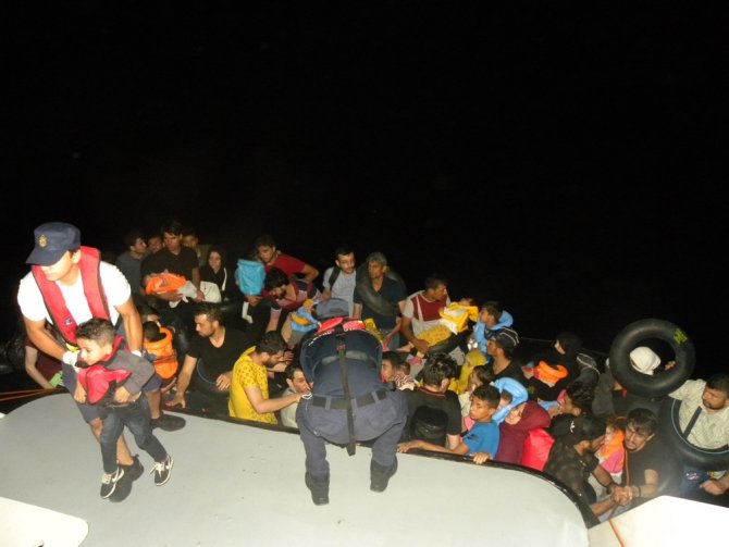 İzmir’de 202 Kaçak Göçmen Yakalandı