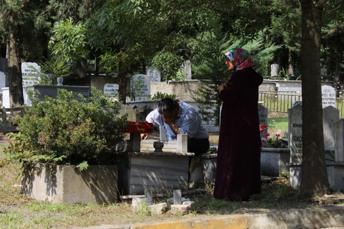 17 Ağustos Şehitleri, Mezarlarında Gözyaşları Ve Dualarla Anıldı