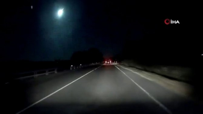 İtalya’da Düşen Meteor Gökyüzünü Aydınlattı