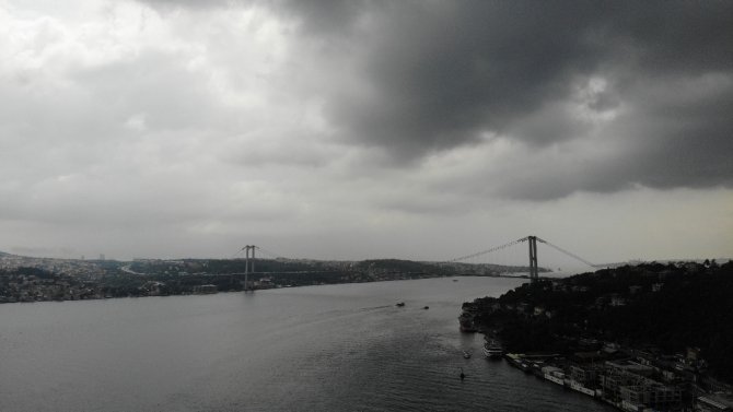 İstanbul’u Kaplayan Kara Bulutlar Havadan Görüntülendi