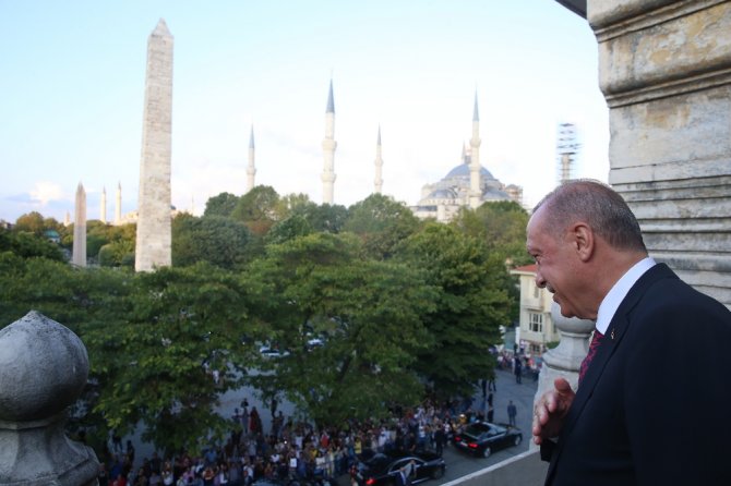 Cumhurbaşkanı Erdoğan, Sultanahmet’te Vatandaşlarla Buluştu