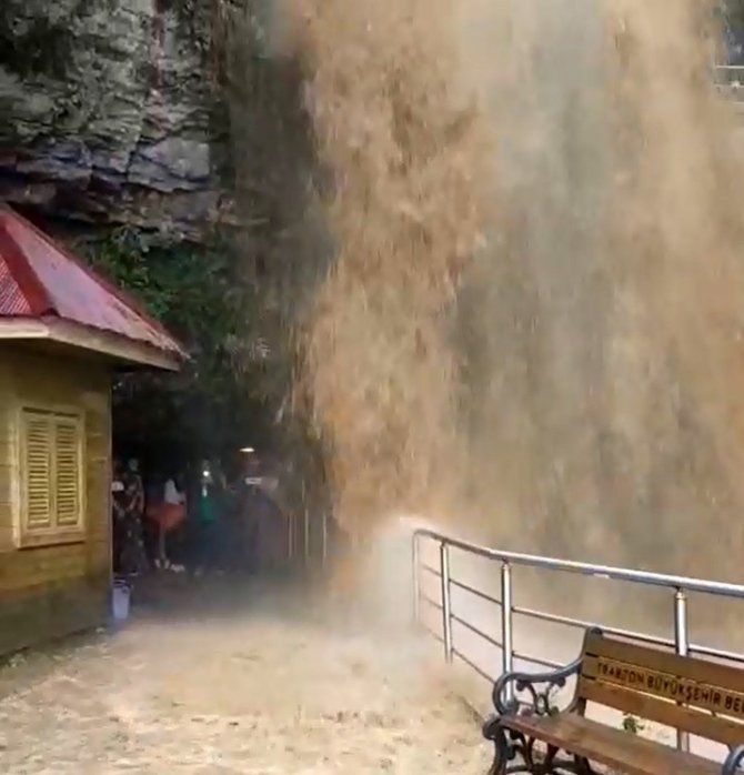 Dünyanın En Uzun İkinci Mağarasını Sel Vurdu