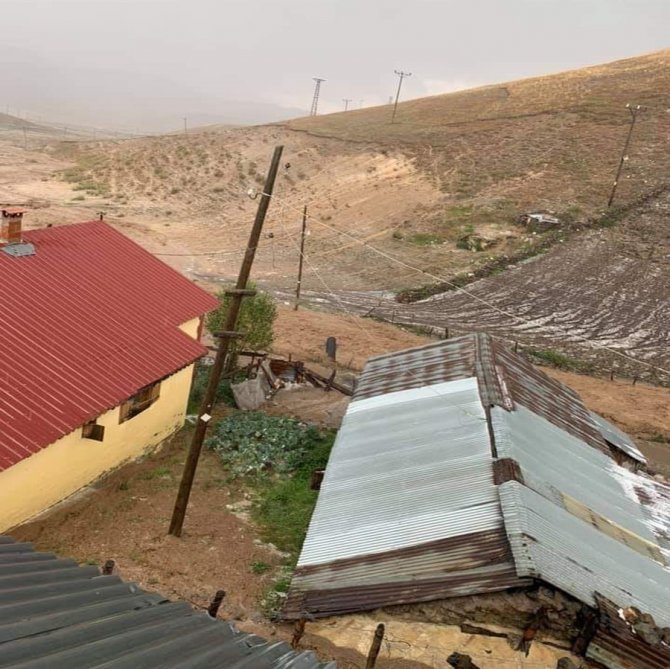 Gümüşhane’de Şiddetli Yağış Ve Dolu Sele Sebep Oldu