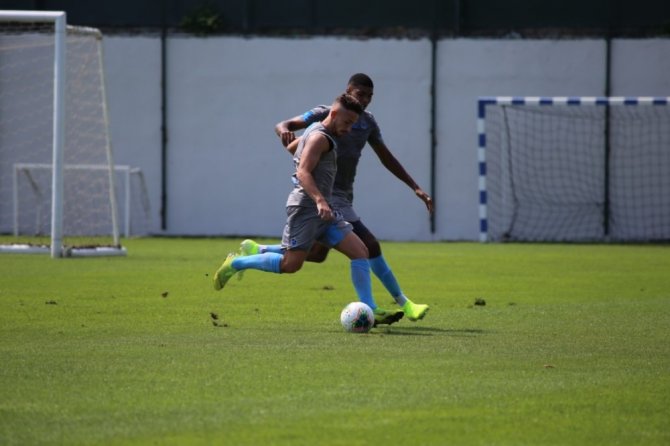 Trabzonspor’un Yeni Transferi Sturridge, Takımla İlk Antrenmanına Çıktı