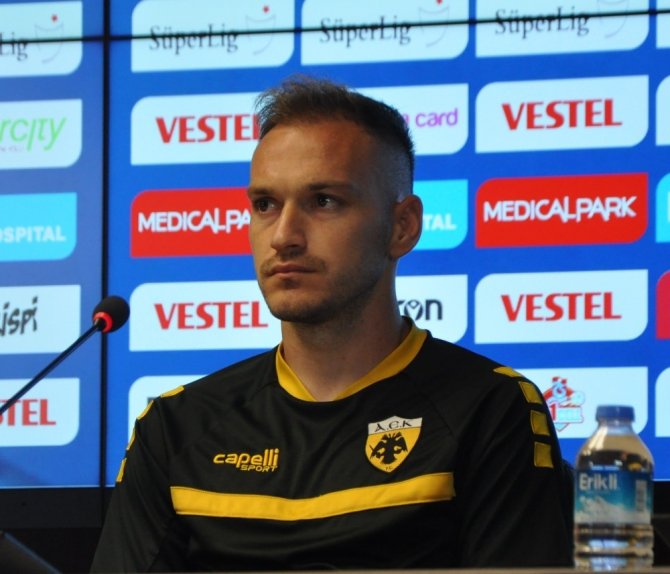 Kostenoglou: "Güzel Ülkede Güzel Taraftara, Güzel Futbol Göstermek İstiyoruz"