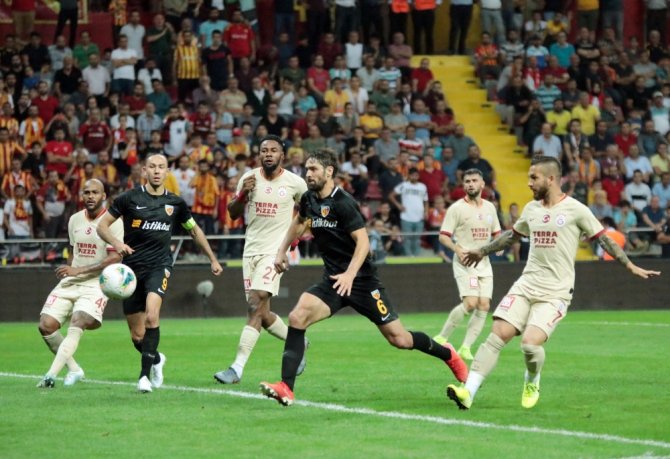 5 Gol, 4 Kırmızı Kartlı Maçın Kazananı Galatasaray