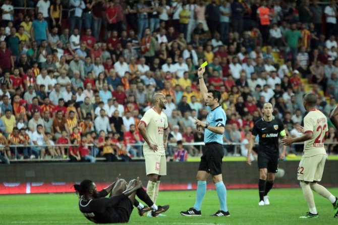 5 Gol, 4 Kırmızı Kartlı Maçın Kazananı Galatasaray