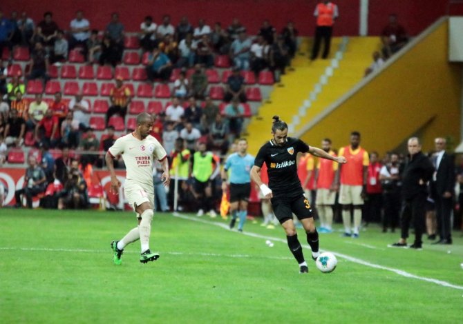 5 Gol, 4 Kırmızı Kartlı Maçın Kazananı Galatasaray