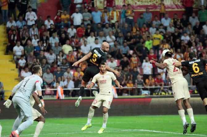 5 Gol, 4 Kırmızı Kartlı Maçın Kazananı Galatasaray