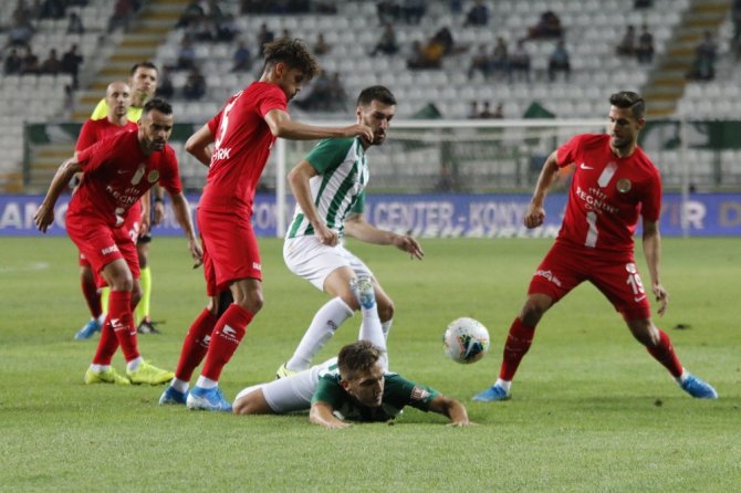 İlk Yarı Antalyaspor’un Üstünlüğüyle Bitti