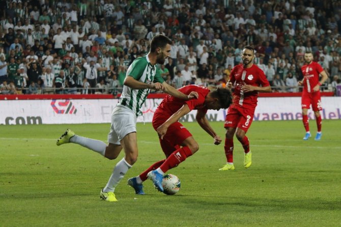 İlk Yarı Antalyaspor’un Üstünlüğüyle Bitti