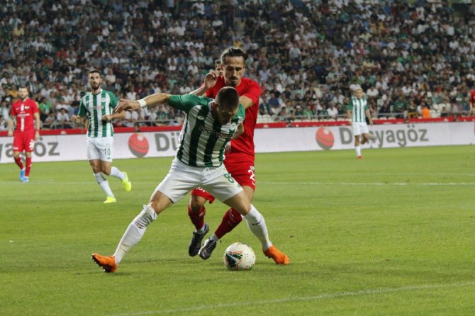 İlk Yarı Antalyaspor’un Üstünlüğüyle Bitti