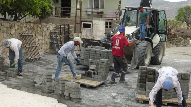 Bunlar Asker Değil, İnşaat İşçileri
