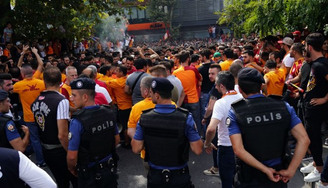 Galatasaray Taraftarı Falcao’yu Bekliyor