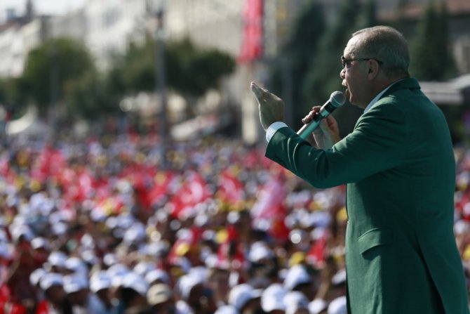 "Ülke Ve Milletin Yanında Olacaklarına Terör Örgütü Güdümündeki Partinin Borazanlığına Soyunuyorlar"