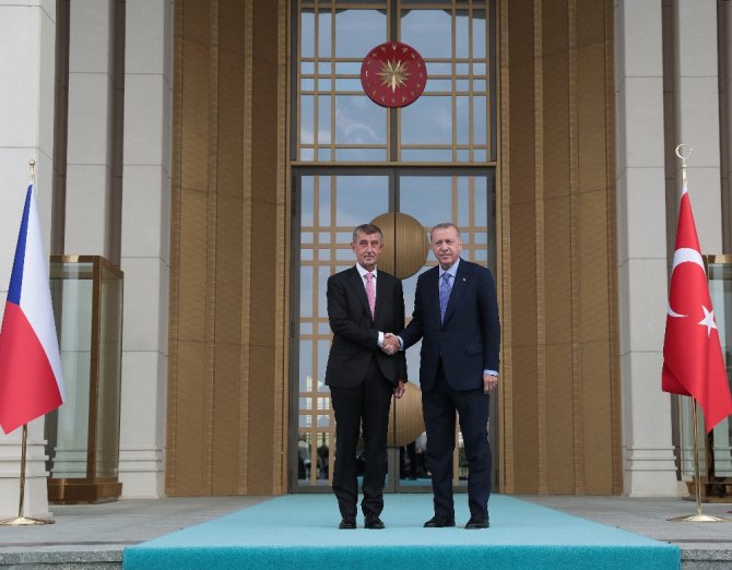 Çekya Başbakanı Babis’i Resmi Törenle Karşıladı
