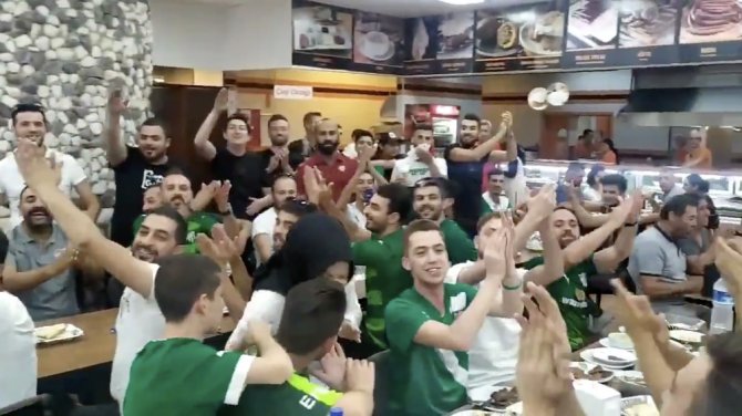 Bursasporlu Taraftarlardan Gelin Ve Damada Sürpriz