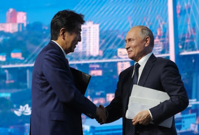 Putin’den Abe’nin İkinci Dünya Savaşı Barış Anlaşması Çağrısına Yanıt