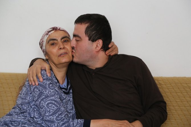 Zihinsel Engeli Tayfun Üç Aydır Diş Ağrısı Çekiyor